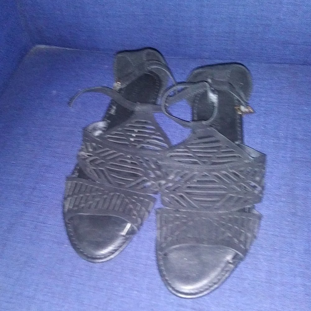 black gladiator sandles